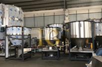 立式攪拌機(jī)放料勿放滿桶，影響攪拌效果！